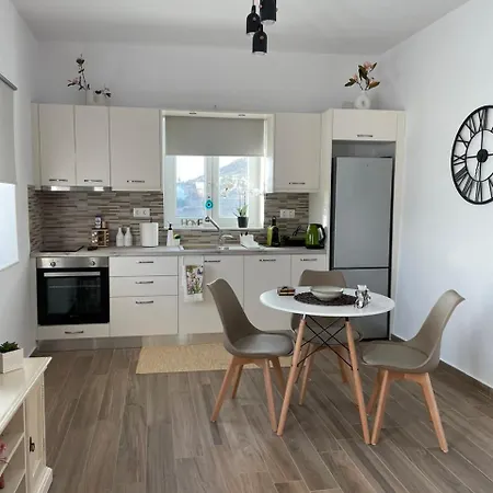 Holiday home Small 4 Two *