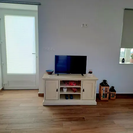 Small 4 Two * Moni Christou Dasous