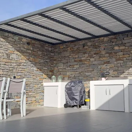 Small 4 Two * Moni Christou Dasous