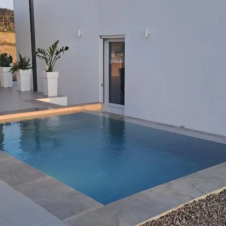 Small 4 Two * Moni Christou Dasous