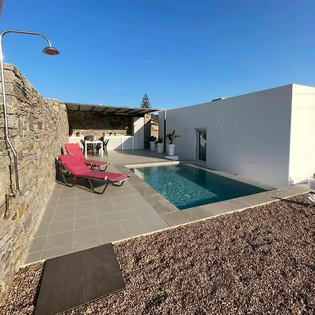 Small 4 Two Дом отдыха