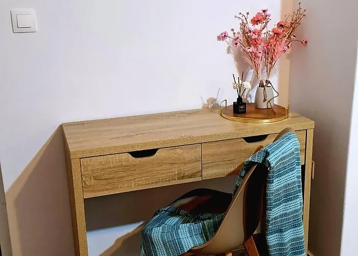 Small 4 Two * Moni Christou Dasous